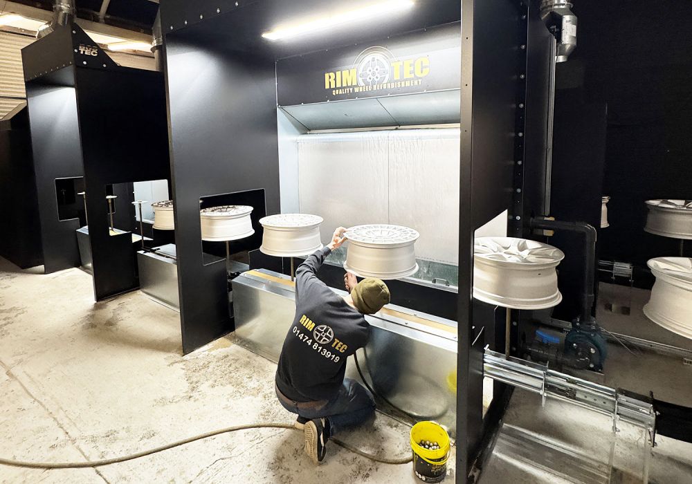 Spray Booth with Conveyor