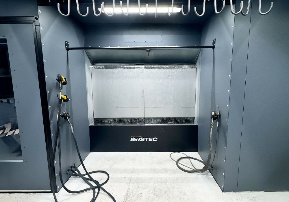 Spray Room with Conveyor