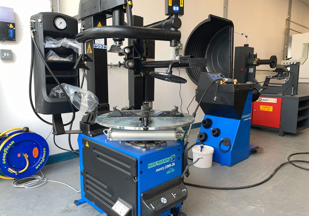 Alloy Wheel Tyre Removal