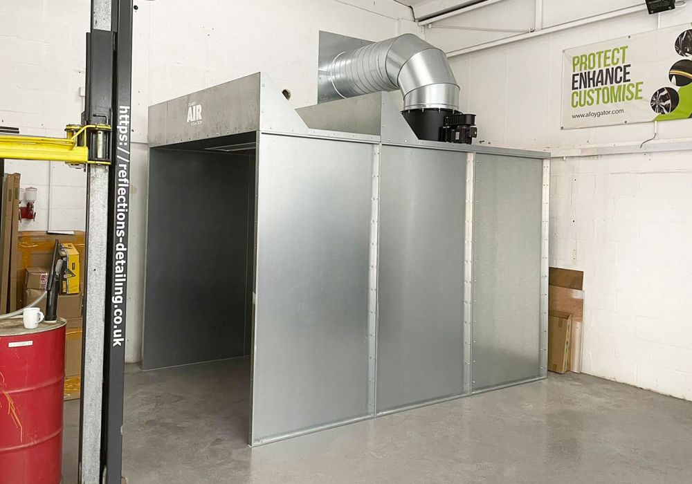Dry Filter Spray Booth with Wall Outlet